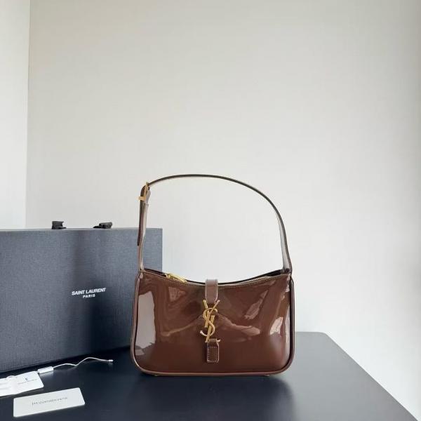 Sac à Rabat Structuré – Chaîne Dorée & Élégance Intemporelle