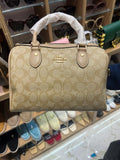 Sac Boston Monogrammé – Style Iconique & Format Élégant