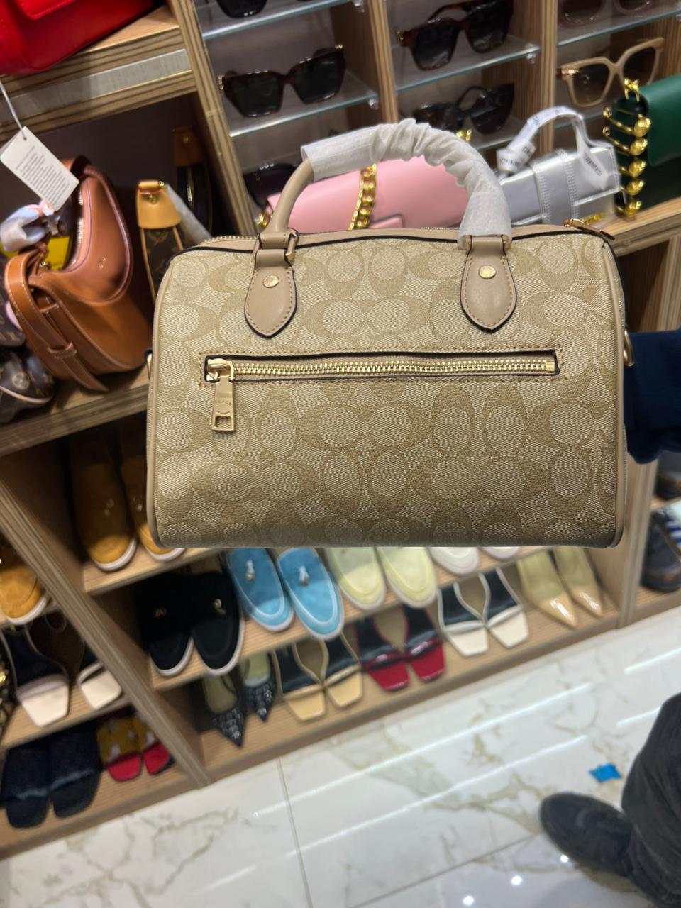 Sac Boston Monogrammé – Style Iconique & Format Élégant