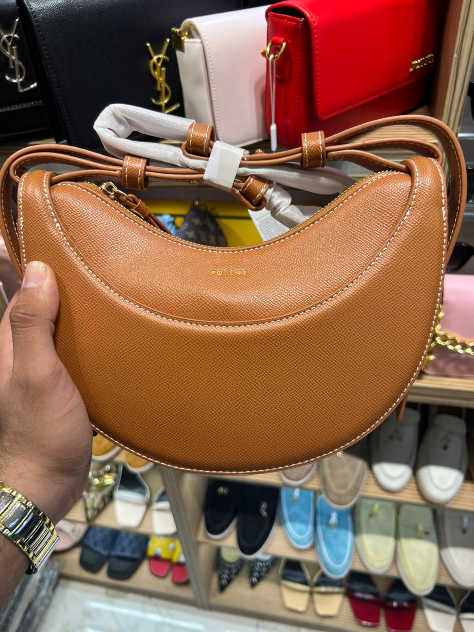 Sac Demi-Lune Style Numéro Dix – Cuir Grainé & Design Minimaliste