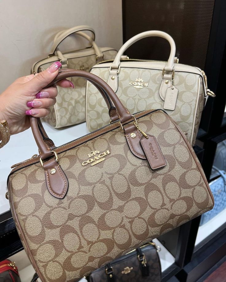 Sac Boston Monogrammé – Style Iconique & Format Élégant