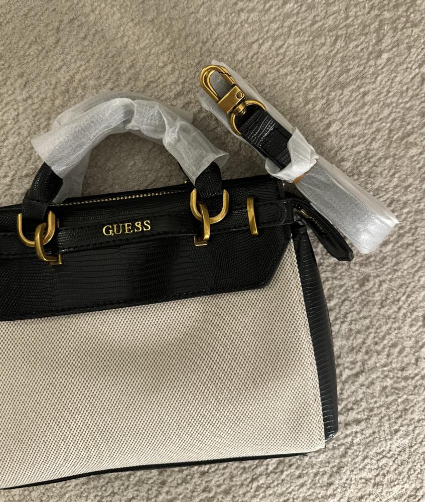 Sac Structuré Bicolore – Effet Croco & Détails Dorés